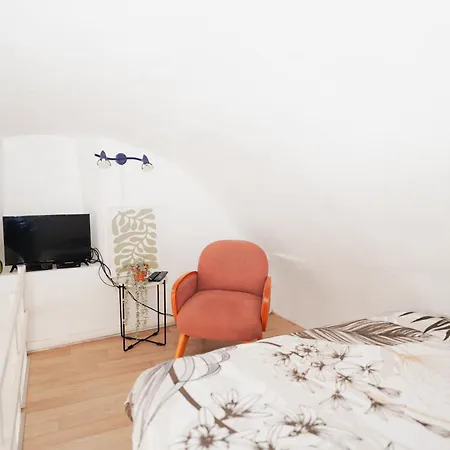 Logement En Rez-De-Chaussee Aubenas Exterior photo