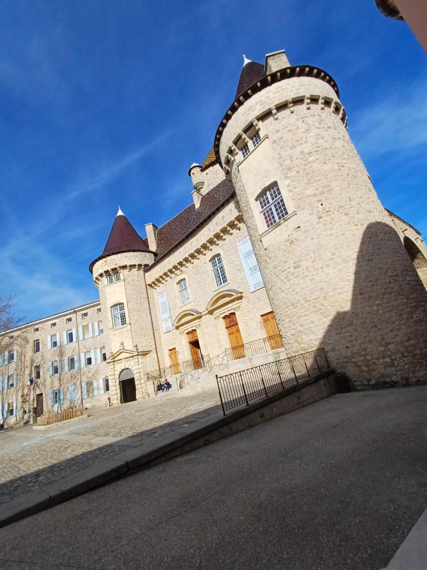 En Rez-de-chaussee Apartment Aubenas