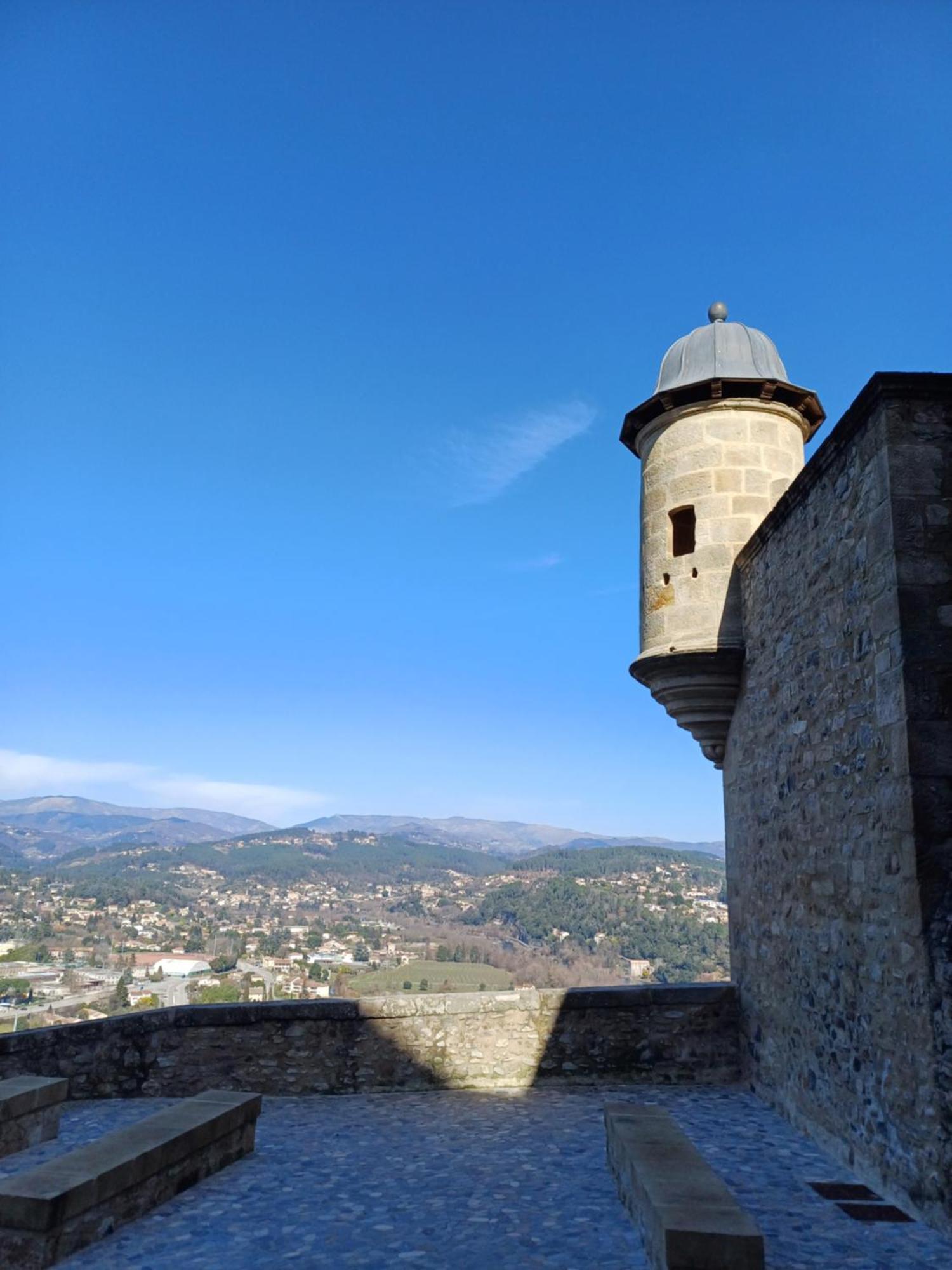 En Rez-de-chaussee Aubenas